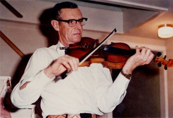 photo Ashby_John_standing.jpg