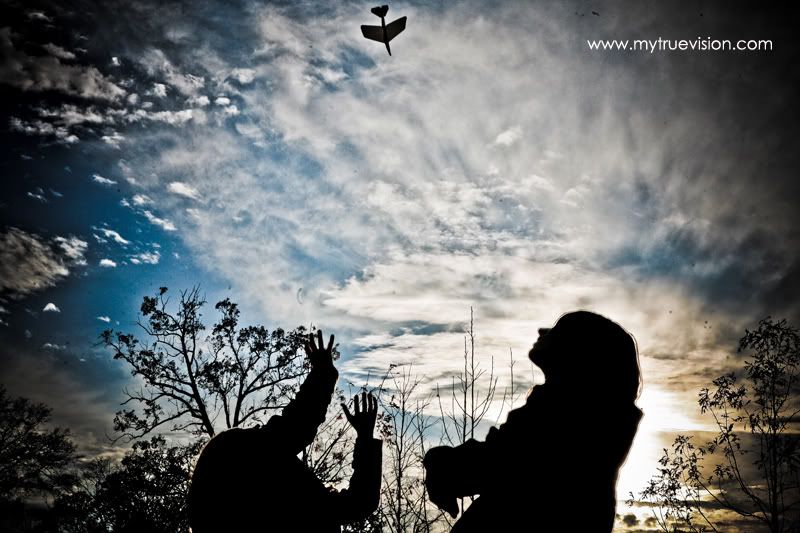 family portrait,atlanta photography,atlanta photographers,mother son,fall photography,build a plane,day in the park