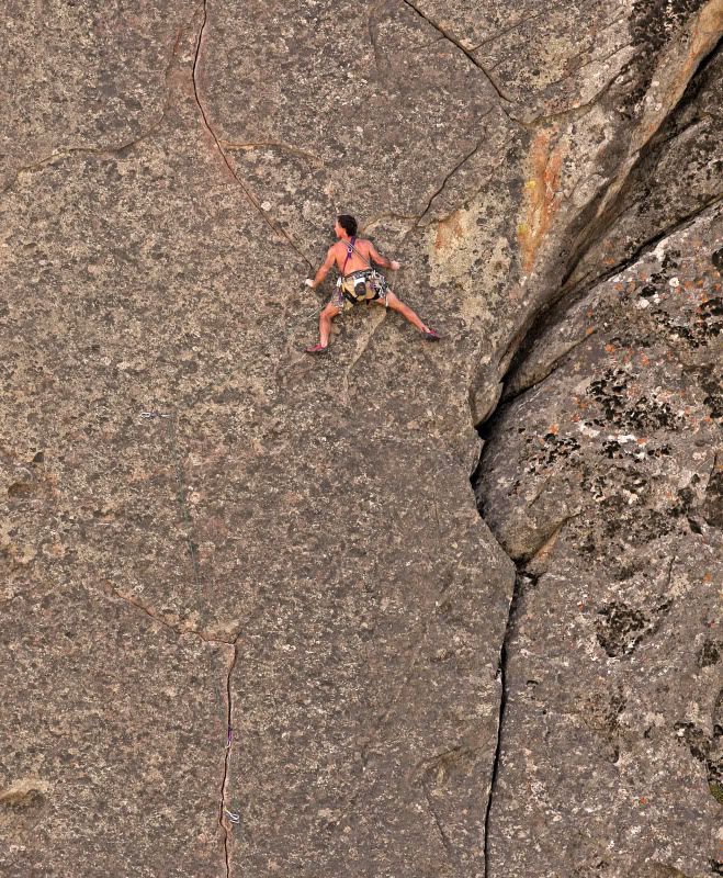 IMAGE: http://i73.photobucket.com/albums/i226/Sidnye/climber_edited-1.jpg