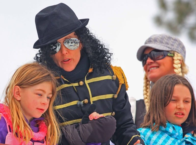 IMAGE: http://i73.photobucket.com/albums/i226/Sidnye/mj.jpg