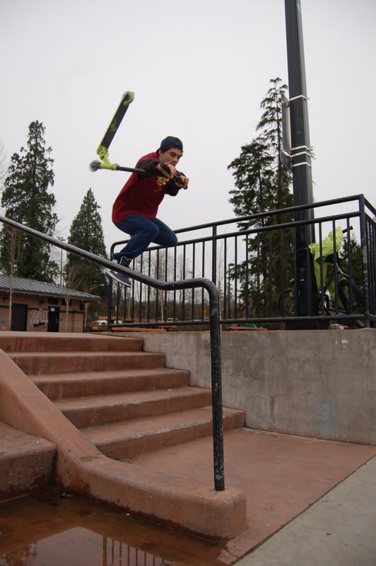 Javier_Frontscoot_5stair.jpg