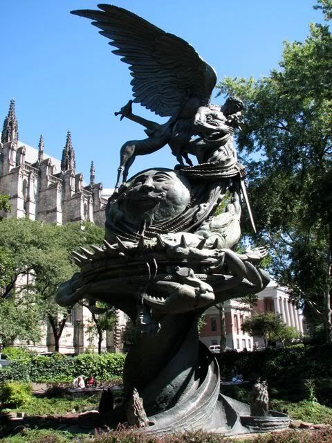 IMAGE: http://i73.photobucket.com/albums/i230/regina_emmanuelle/NYC/IMG_0178.jpg