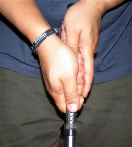 Reverse-overlap putting grip