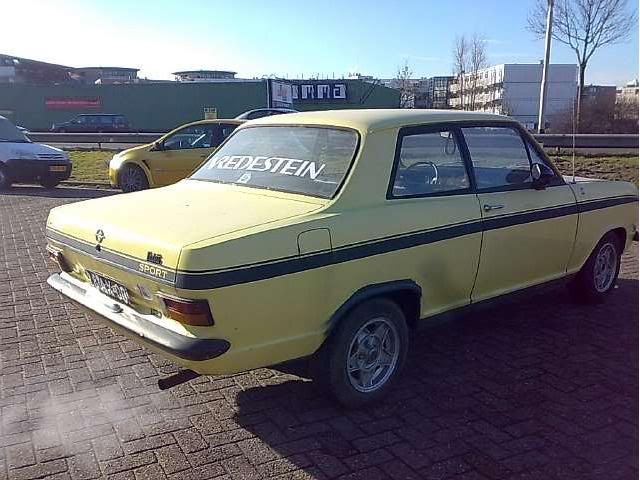 Opel-Kadett-Sedan-Benzine-Geel-002--1758386-Medium.jpg